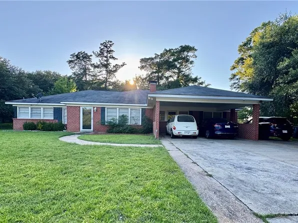 1408 W Lakeshore Dr, Natchitoches, LA 71457