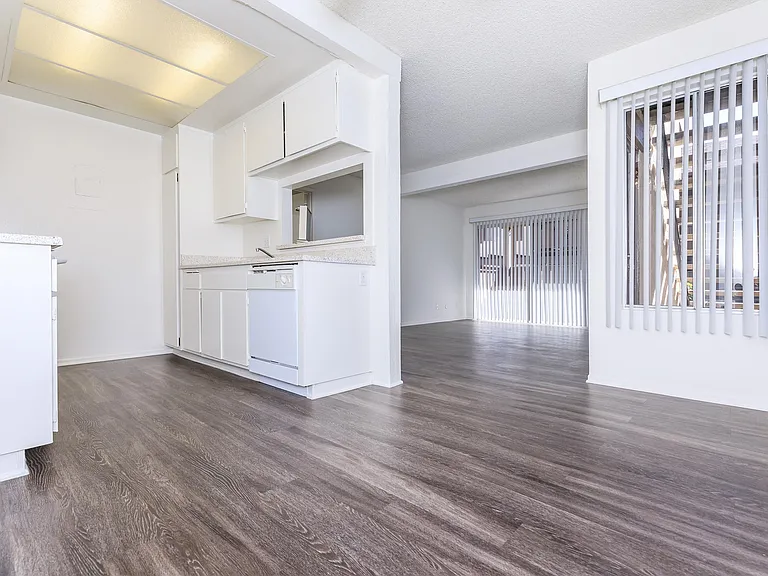 Country Hills Apartment Homes — Photo 23