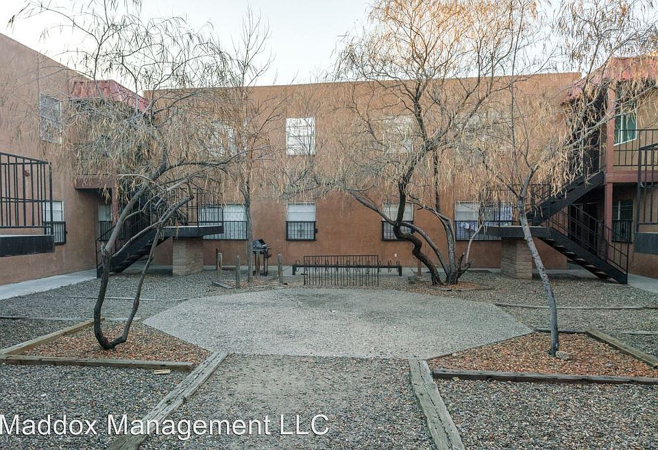 2nd image of 419 Vassar Dr SE APT 02