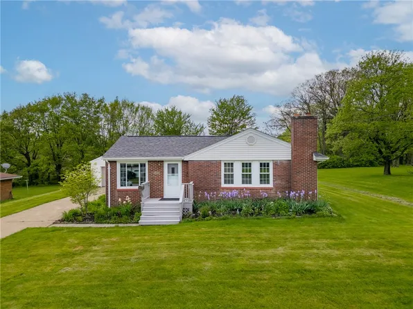 330 Lunn Blvd, Farrell, PA 16121