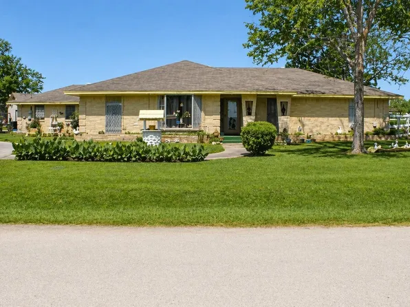 206 Riverside St, Highlands, TX 77562