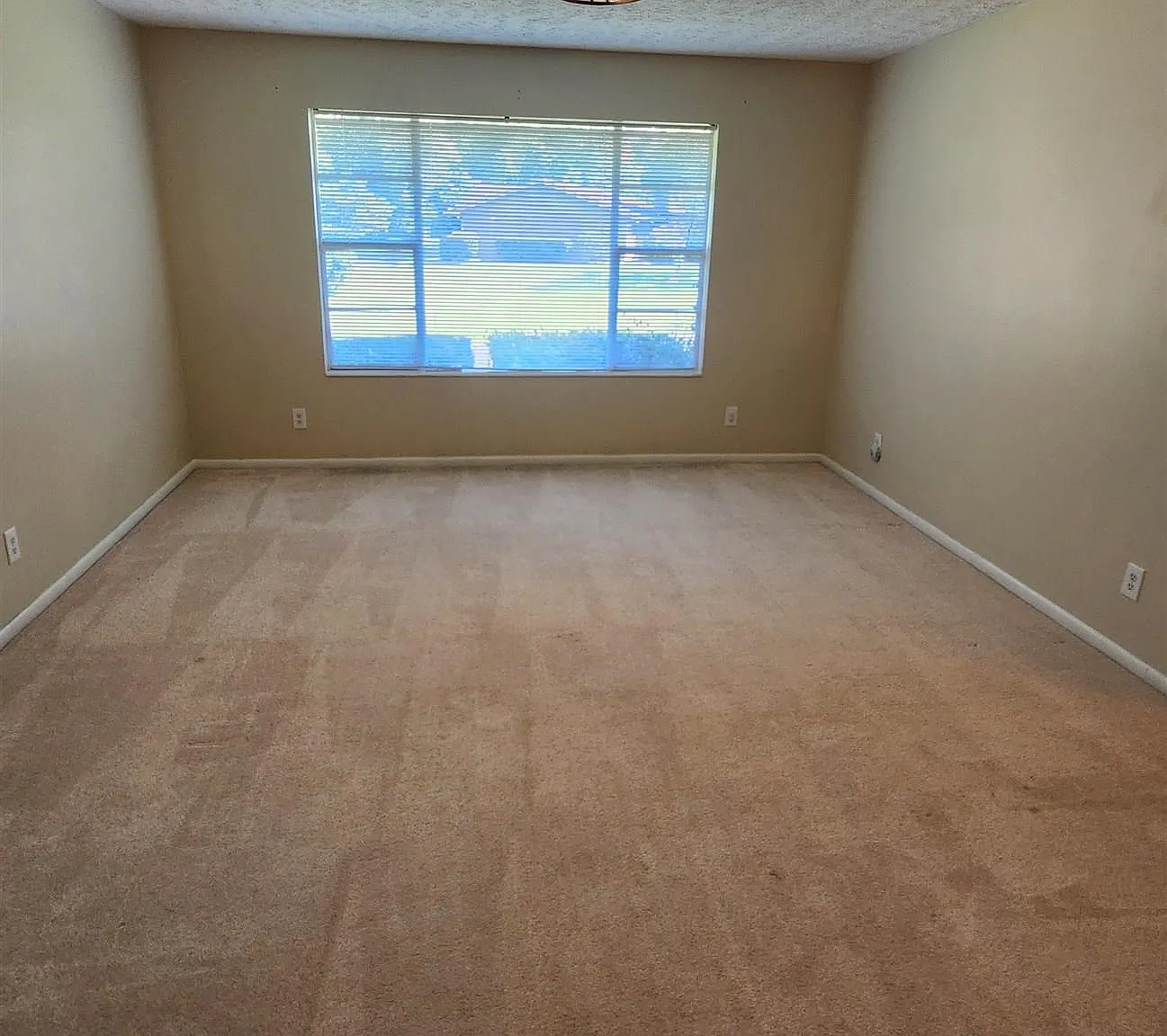 4 bed, 3.0 bath, 2634 sqft, $2,500 — Photo 4