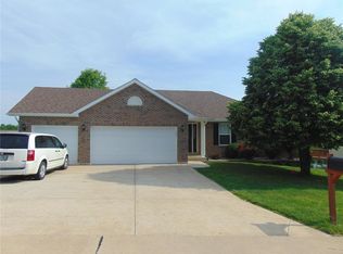 215 Hanover Ct, Troy, MO 63379