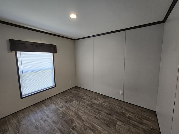 4th image of 338 Pineland Ave #118