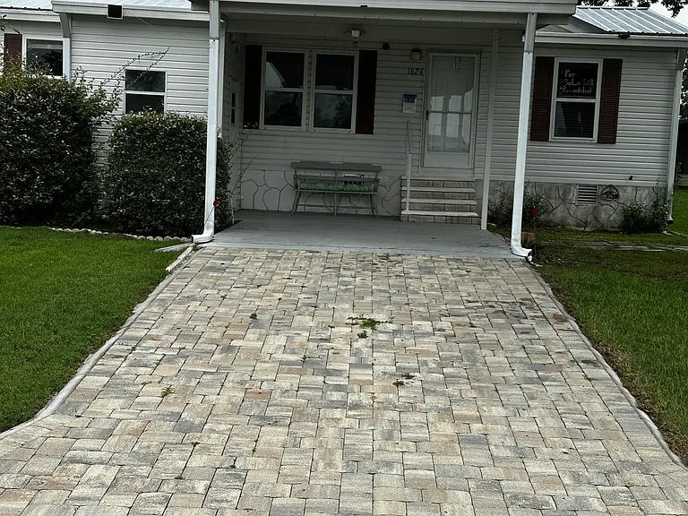 Parking for 3 cars, Storage Room Outside