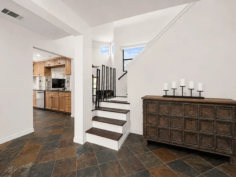 122 Acapulco Dr — Photo 9