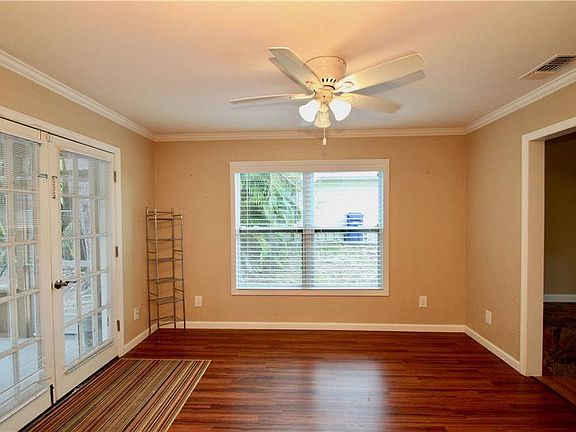 4th image of 1593 Esterbrook Ln
