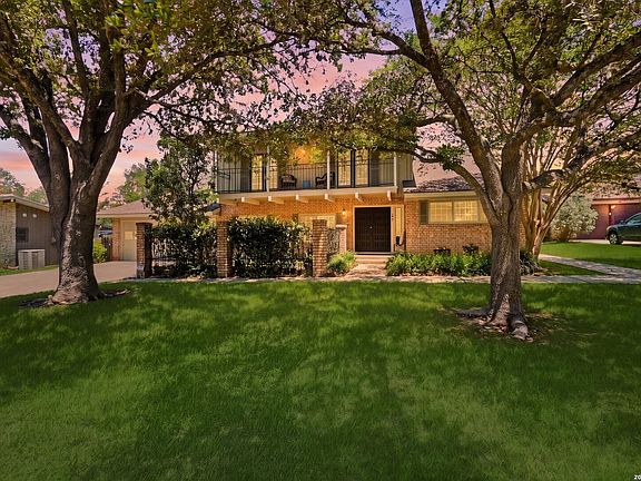 2nd image of 407 FANTASIA ST