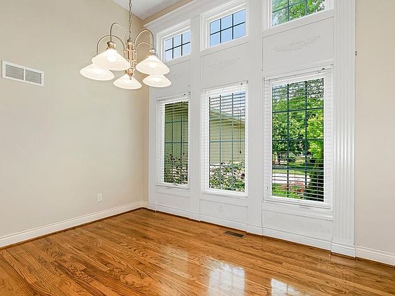 3rd image of 1716 Parkside Dr