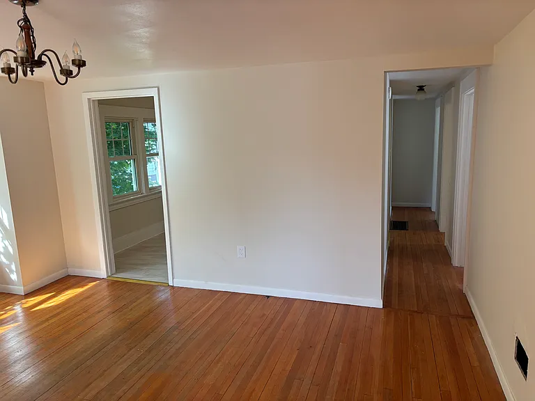 405 Willis Ave #2 — Photo 17