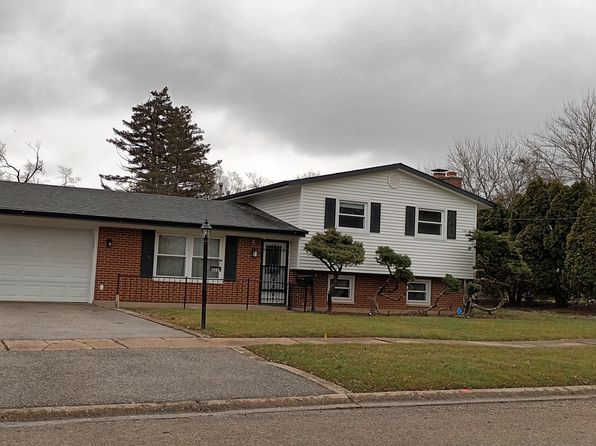 6601 Deerpath Ln