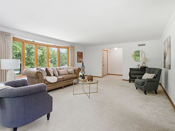 4th image of 2581 White Pine Rd