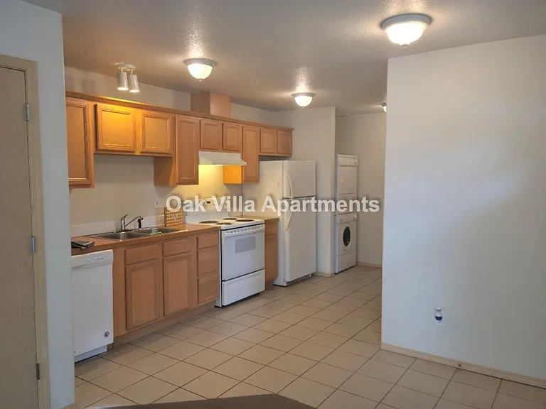 11933 SE Oak St #105 — Photo 4