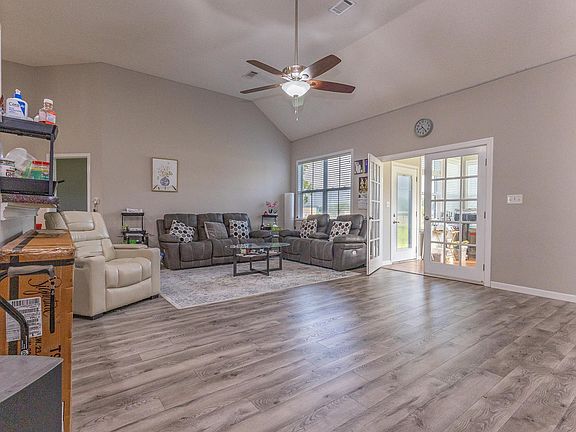 5th image of 205 Courthouse Ln