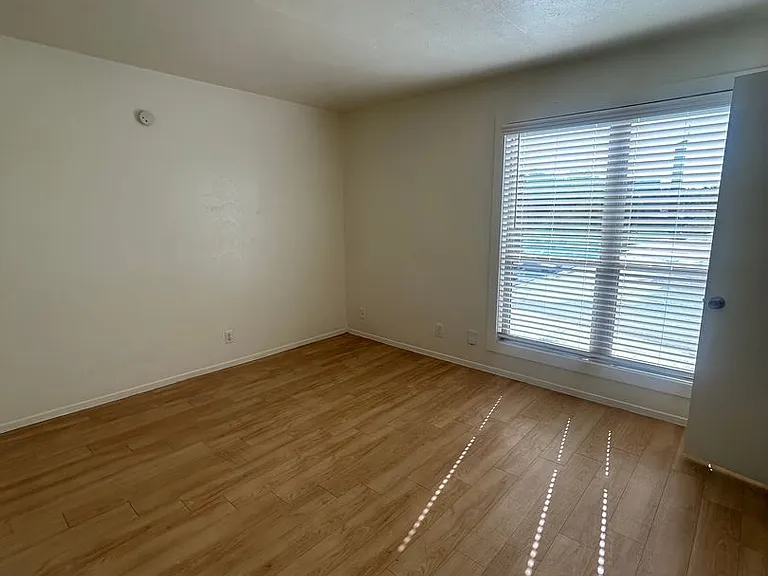 Oak Park Apartments — Photo 35