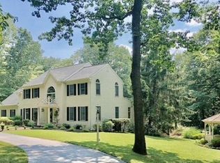 201 Silver Fox Ln, Downingtown, PA 19335