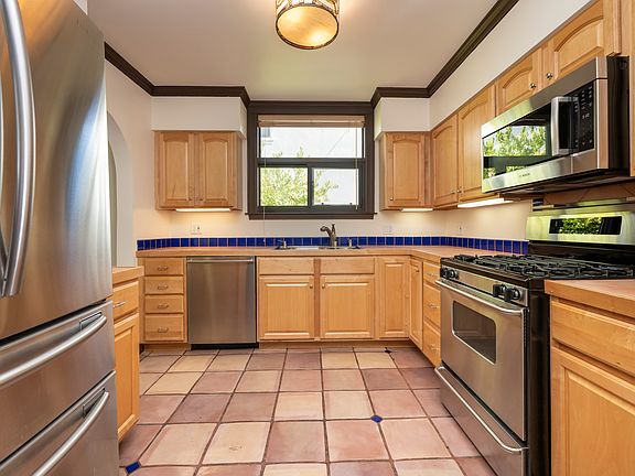 5th image of 341 Laurel Ave