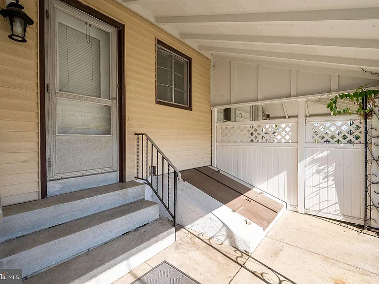 126 E Washington St — Photo 26