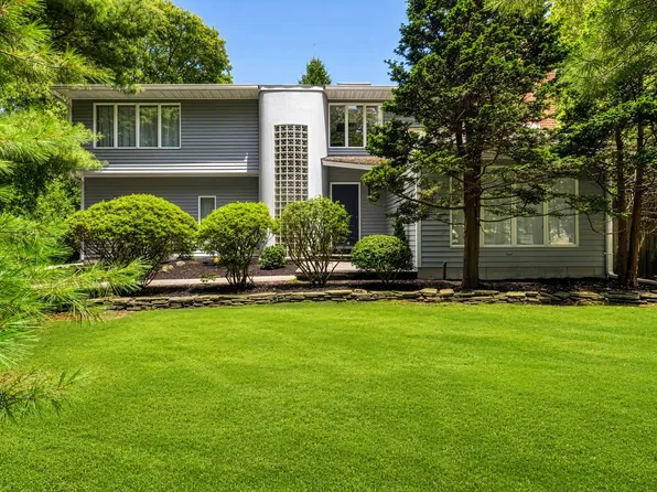 42 Harbor Watch Ct, Sag Harbor, NY 11963