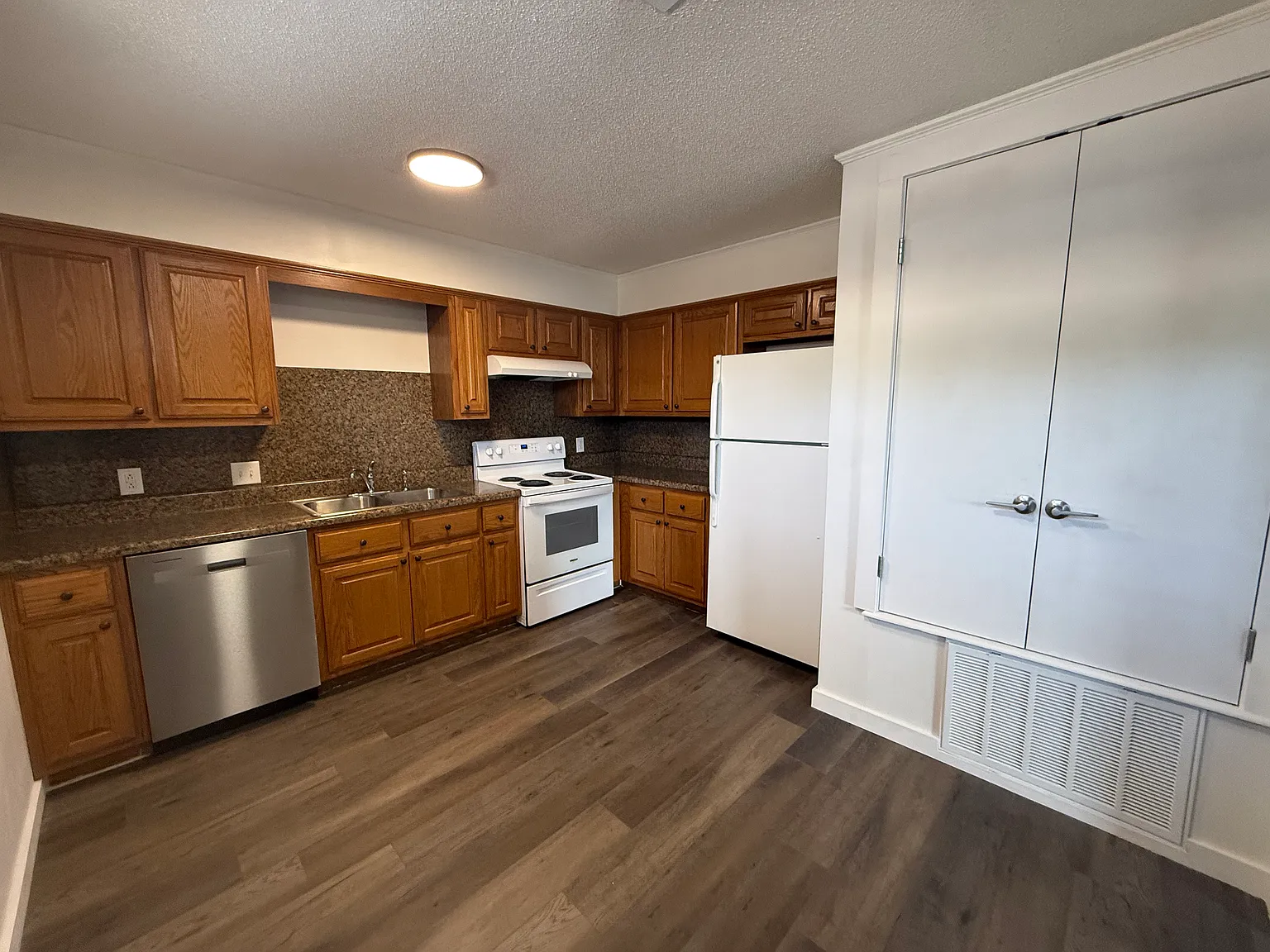 2 bed, 950 sqft, $775 — Photo 4