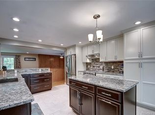 141 Shallowbrook Ln, Manchester, CT 06040