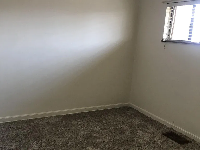 1632 Akron St — Photo 4