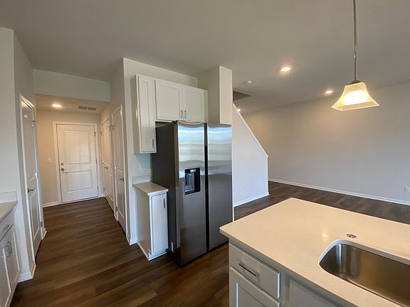 4th image of 8783 Pioneer St #17
