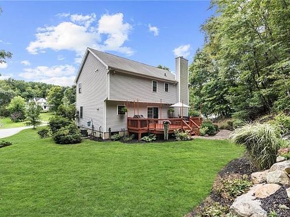 3rd image of 15 Killian Ln