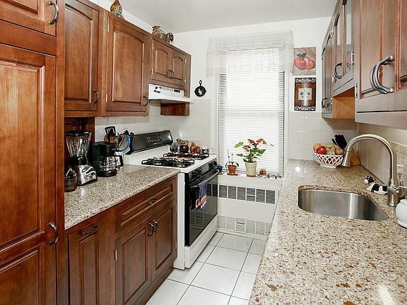 4th image of 33-24 Junction Blvd #1P