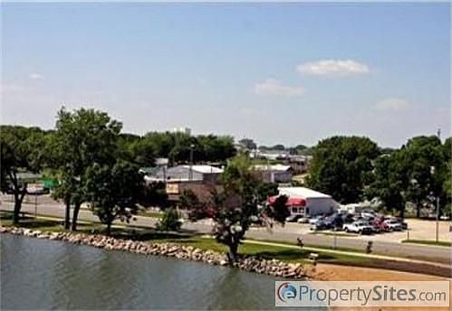 3rd image of 1309 E Lakeshore Dr