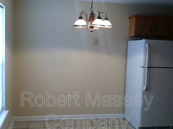 4th image of 230 Highland Blvd APT 2