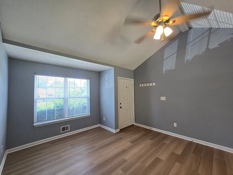 3706 Locust Ave — Photo 3
