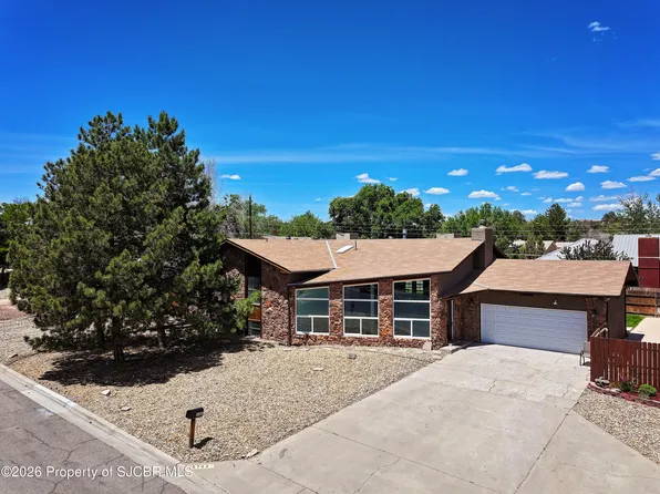 5702 Cedarwood St, Farmington, NM 87402