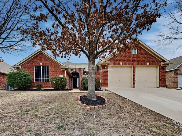 8321 Emerald Cir, North Richland Hills, TX 76180