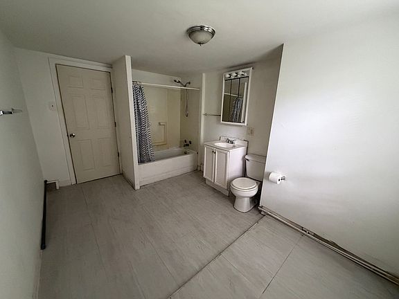 3rd image of 1109-1111 Chess St