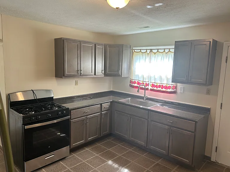 9993 Sturgeon Ln — Photo 3