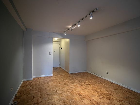 4th image of 240 E 55th St APT 9C