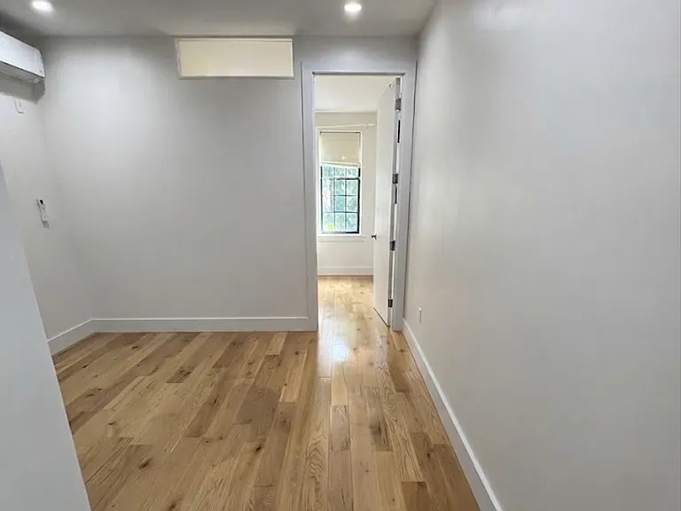 482 Onderdonk Ave #2R — Photo 13