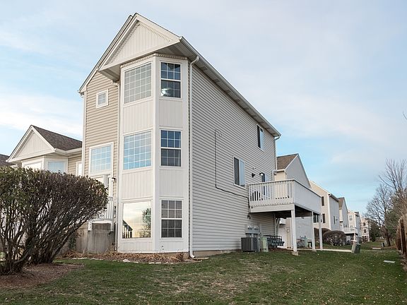 2nd image of 814 E Victoria Cir