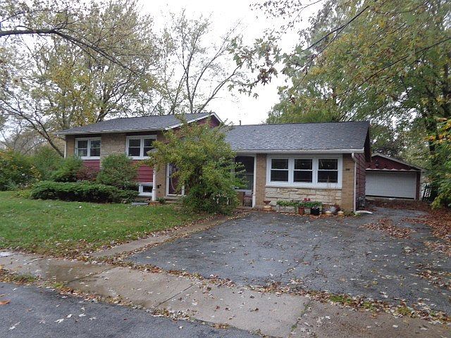1st image of 17505 Oakwood Dr
