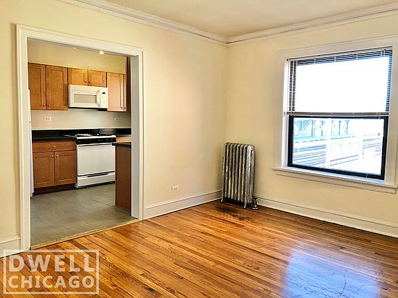 3rd image of 930 W Oakdale Ave #934-3W