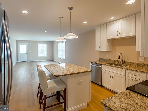 5th image of 405 Queen Anne St