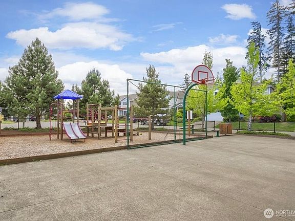 3rd image of 4570 SE Bakken Court