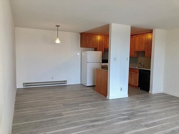 3rd image of 140 Gardenside Dr APT 205