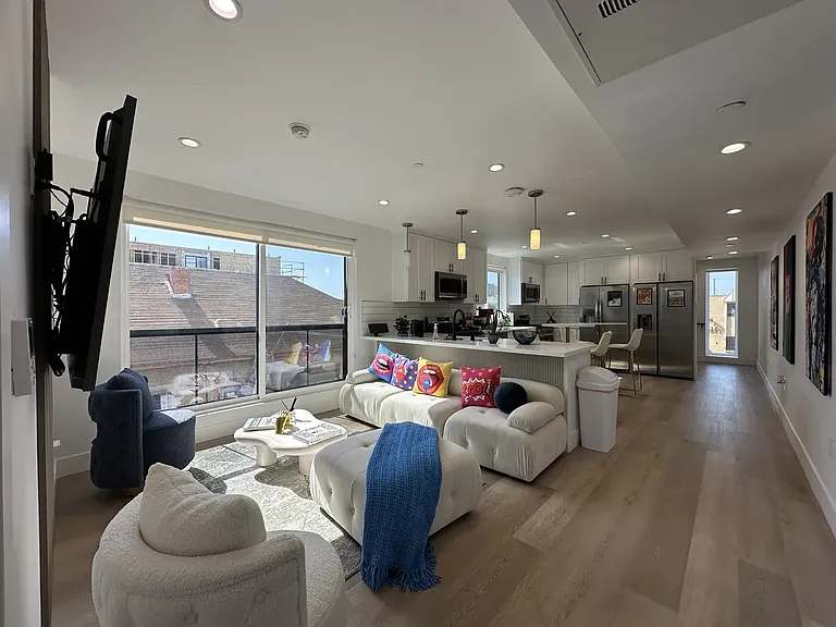 35 1340 1/2 Pl W — Photo 42