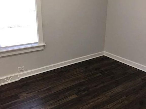 4th image of 24 Glenwood Dr