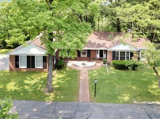 445 N Berry Rd, Saint Louis, MO