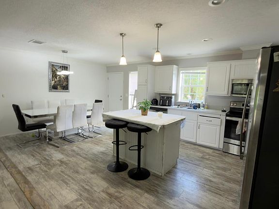 5th image of 1401 SW 65th Way
