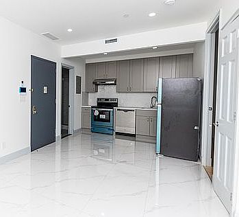 3rd image of 1376 Dekalb Ave #4B