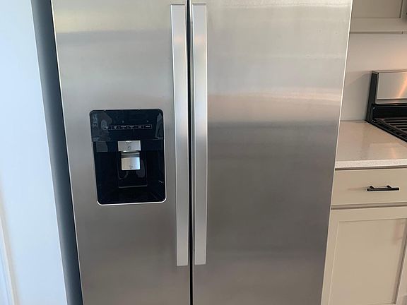 Large Top of Line Refrigerator/Freezer with Ice and Cold Water Dispenser
